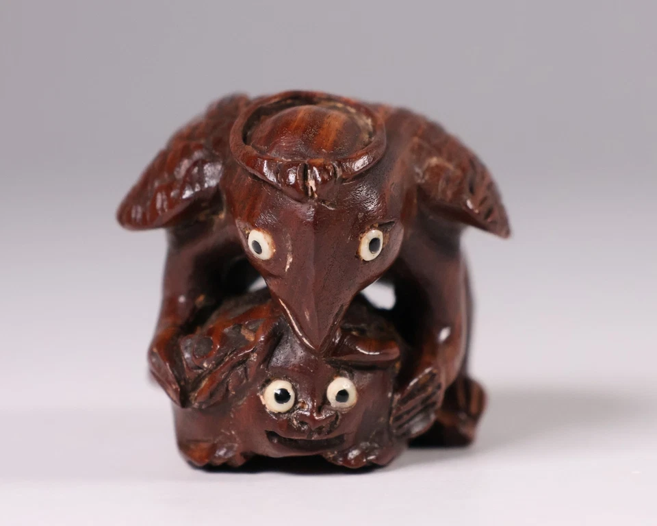 Cuervo japonés tallado en madera Tengu Netsuke Inro Ojime por la era Yamaguchi Meiji Foto 3 de 4