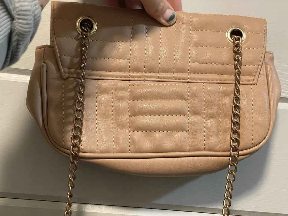 fashion nova up and down the block handbag tan faux leather with gold chain - Image 2 of 4