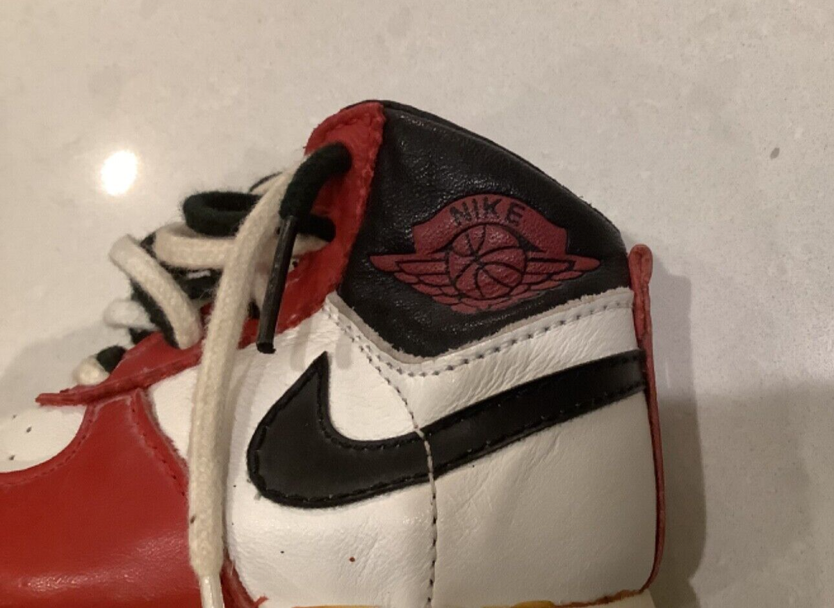Vintage 1985 Nike Air Jordan 1 Chicago Toddler Size 2 Baby Vintage 1985 Nike Air Jordan 1 Chicago Toddler Size 2 Baby
