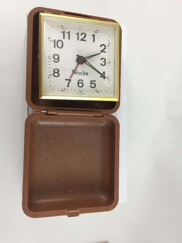 Westclox Travel Alarm Clock Brown Clamshell Case - 第 7/8 張圖片