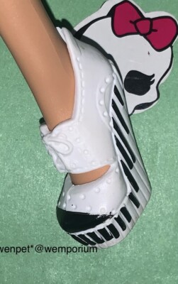 Monster High Operette Tanzkurs x1 linker Fuß Puppenkleidung