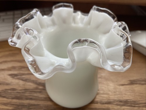 Vintage Fenton Milk Glass Silver Crest Top Hat Vase Ruffled Edge 3.5 X 4.5in - Picture 5 of 5