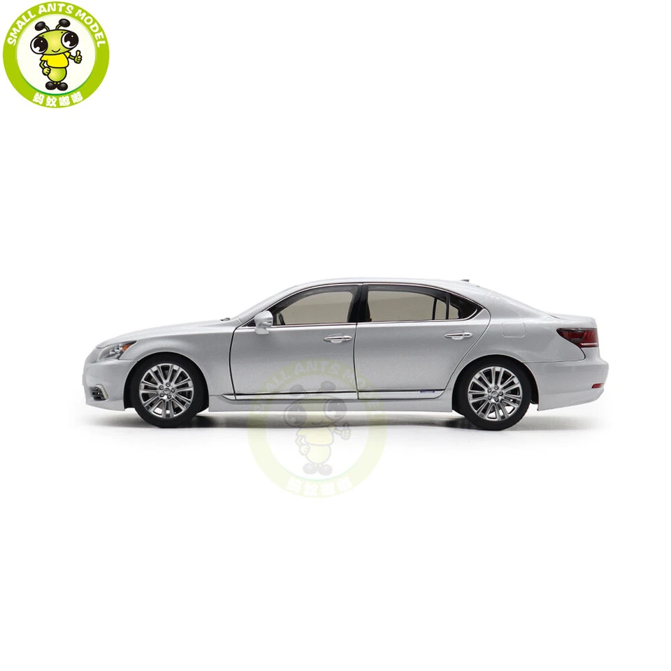 1/18 AUTOart 78841 Lexus LS600hL Sonic Silver Diecast Model Car - Image 2 of 4