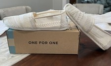 Toms shoes womens Size 8.5. Classic Embroidered Mesh. Great Condition