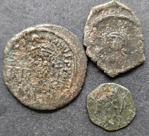 Byzantine bronze coins. Lot of 3 coins - Picture 1 of 6
