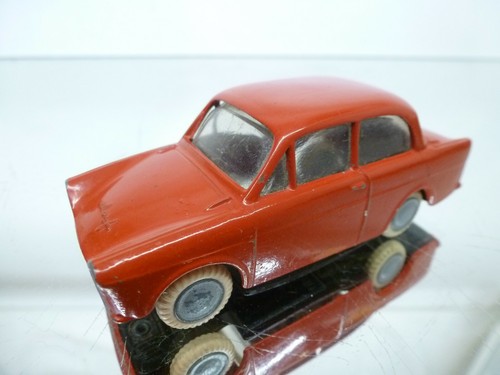 LION CAR DAF 600 VARIOMATIC - RED 1:43 rare - GOOD CONDITION - 120 - Picture 1 of 11