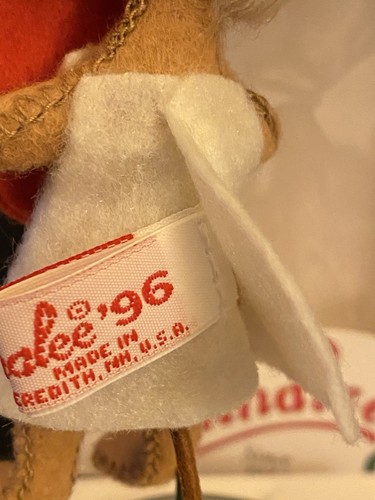 Annalee 3" Krankenschwester Maus mit roter Wärmflasche Vintage Puppe 1996 Wohndeko - Bild 5 von 6