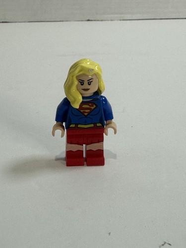Lego DC Superheroes Supergirl Set 76040 Minifigure No Cape