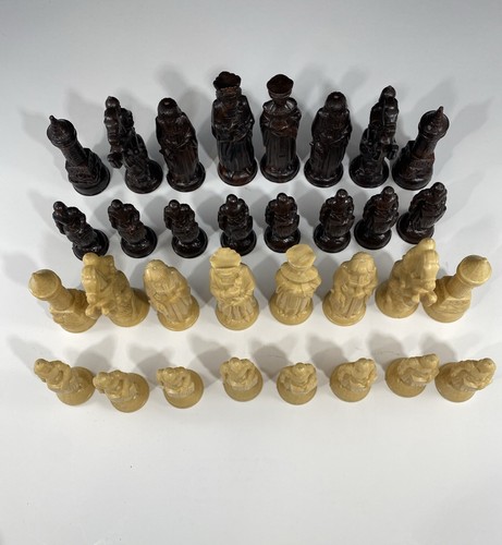 VINTAGE ANRI E.S. LOWE CHESS SET 32 PIECES KING ARTHUR RENAISANCE MEDIEVAL 1950s