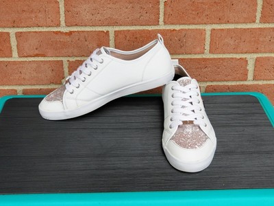 guess tennis shoes glitter