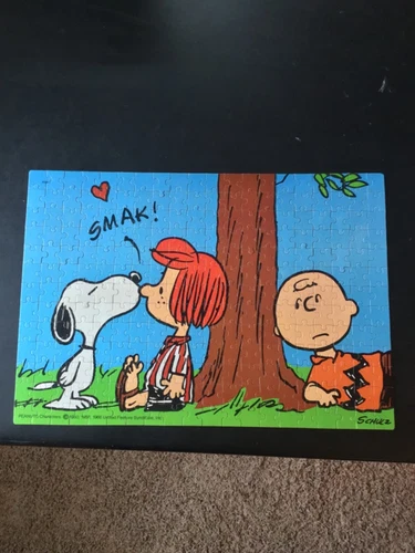 Vintage Milton Bradley Peanuts 250 Series Charlie Brown Snoopy 260 Piece Puzzle