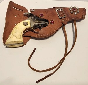Vintage 1950s Hubley MARSHALL Cast Metal Toy Cap Gun W/ Leather Beaded Holster
