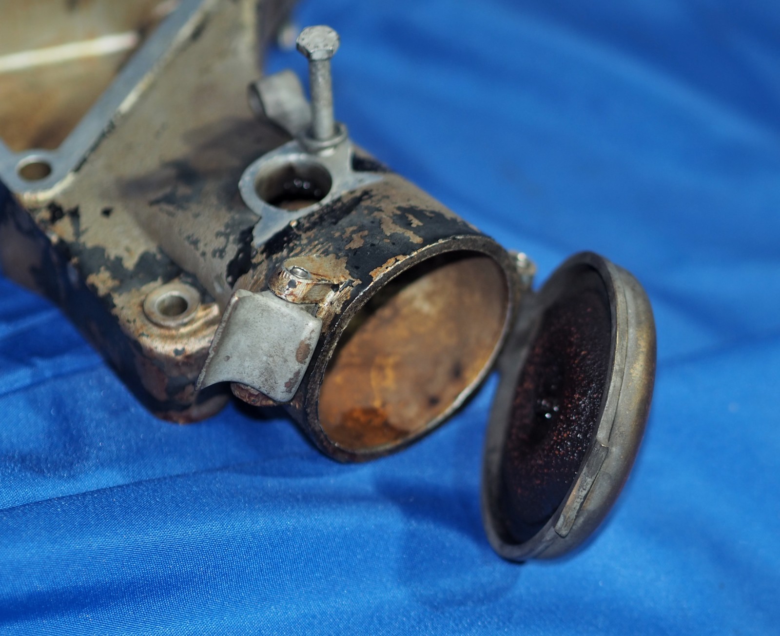 Rolls Royce & Bentley 6.25L 6.75L V8 Engine Oil Filler Housing OEM Nice Shape!