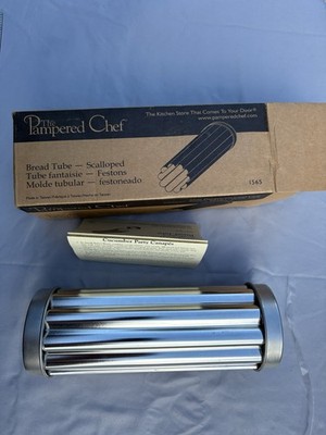 New Pampered Chef Flower Scalloped Bread Tube Baker  w/box And Instructions 