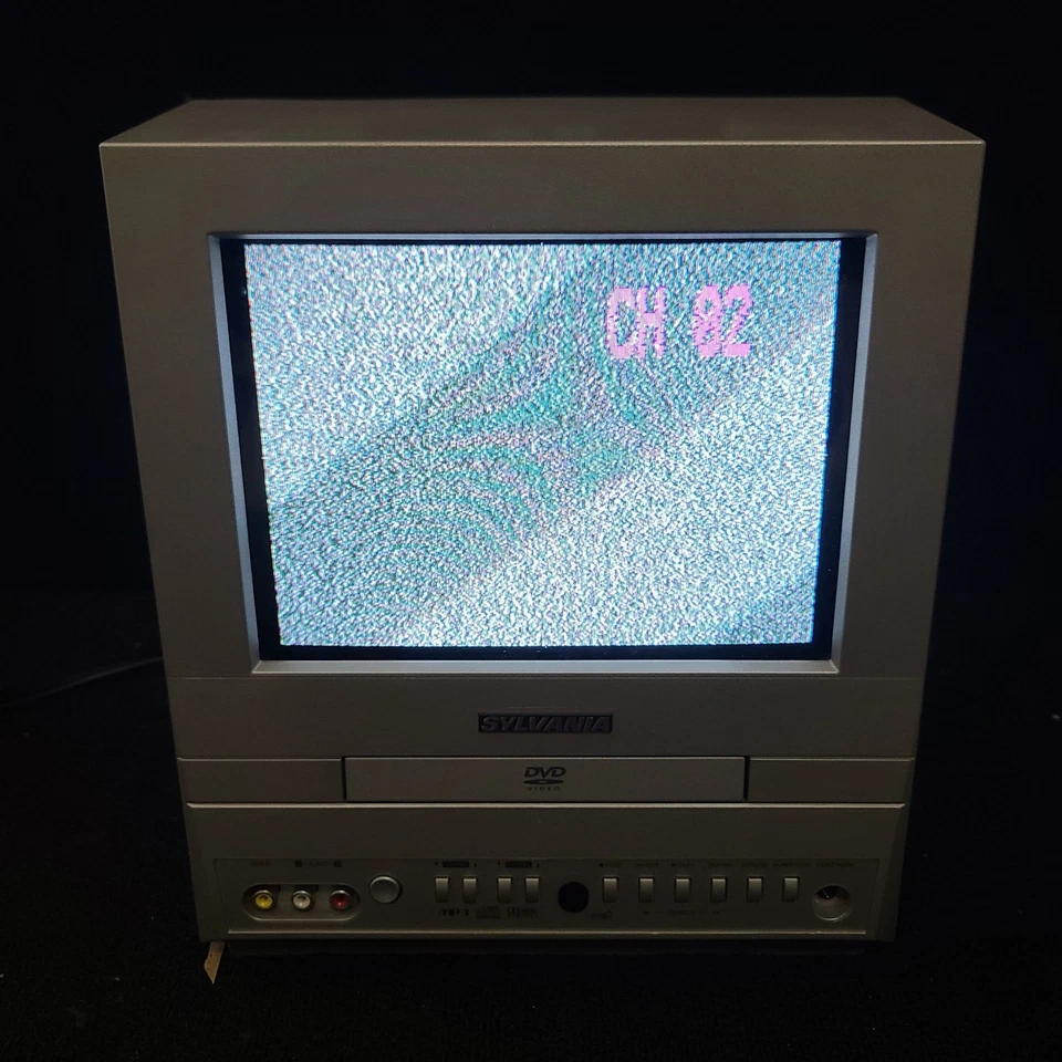 Sylvania 9" TV+DVD Combo 6509DD Flat Screen W/ Remote, Manual & Box Excellent!! - Image 3 of 4