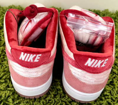 Nike Dunk SB Low Pro x StrangeLove Valentines Day CT2552-800 Pink