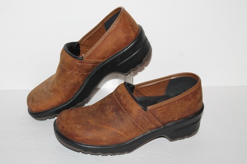 sanita clogs narrow width