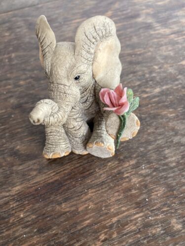 Tuskers Elephants Love Is Never Forgetting No Box - Afbeelding 1 van 6