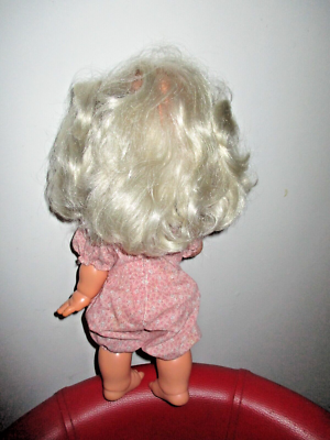 POUPEE FURGA de 38 cm BRUNE AUX YEUX BLEUS