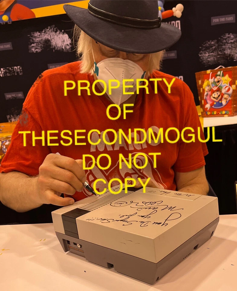 CONSOLA DE JUEGOS FIRMADA POR CHARLES MARTINET NINTENDO NES VOZ DE MARIO BECKETT BAS CERTIFICADO DE AUTENTICIDAD Foto 2 de 4