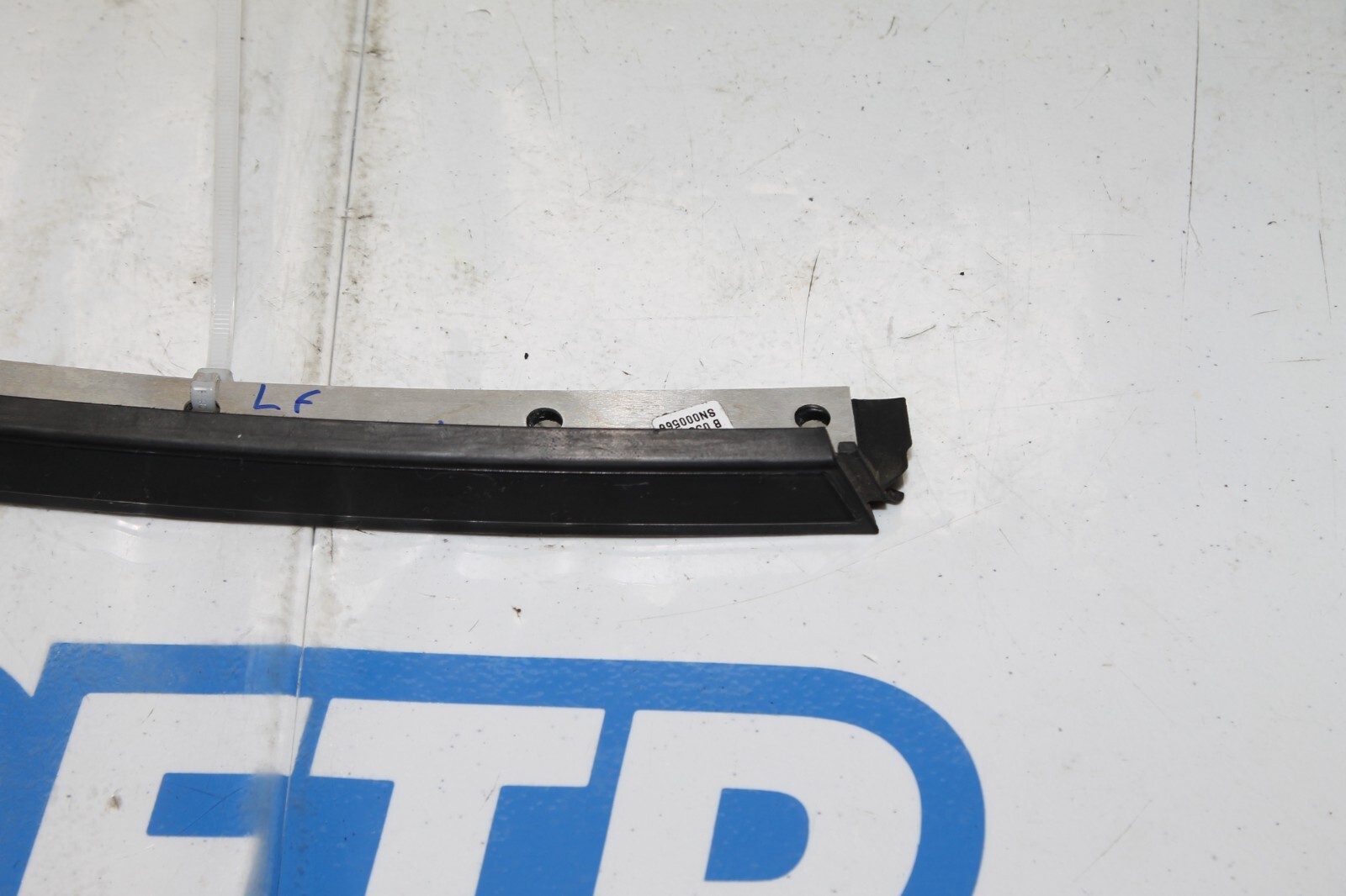 15-20 LAMBORGHINI HURACAN LH LEFT DRIVERS FRONT QUARTER GLASS BRACKET 4T0837439