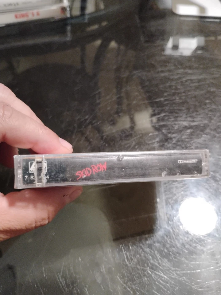 SEALED Skid Row B-Side Ourselves EP Cassette Tape 1992 5 Songs Notched/Cut Case Foto 2 de 3