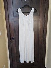 EUC Women's Vintage Beehive Clothing Mills USA Full Slip Gown White Size Small