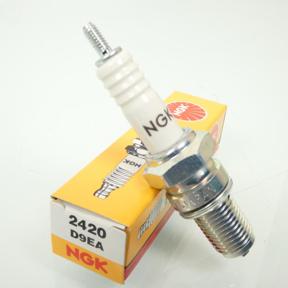 Bougie NGK D9EA Suzuki 550 GS pour l'entretien régulier