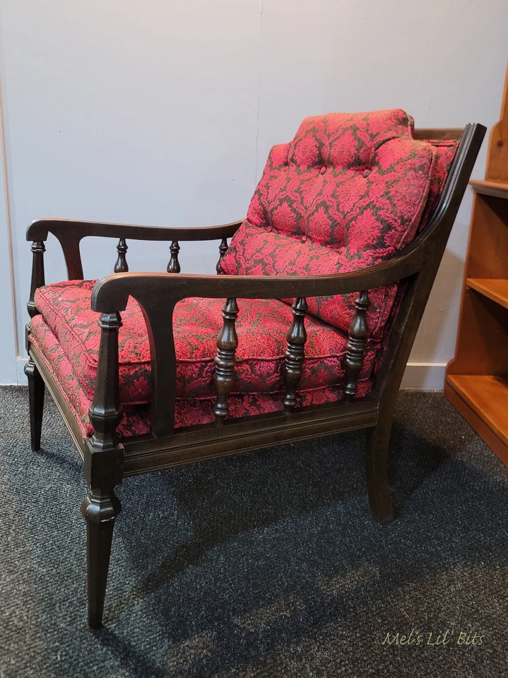 Silla de asiento ancho bajo estilo victoriano antiguo de nogal rojo negro patrón Damasco Foto 2 de 4