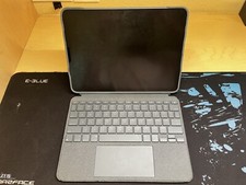 iPad Air 4th Gen w/ Logitech Combo Touch