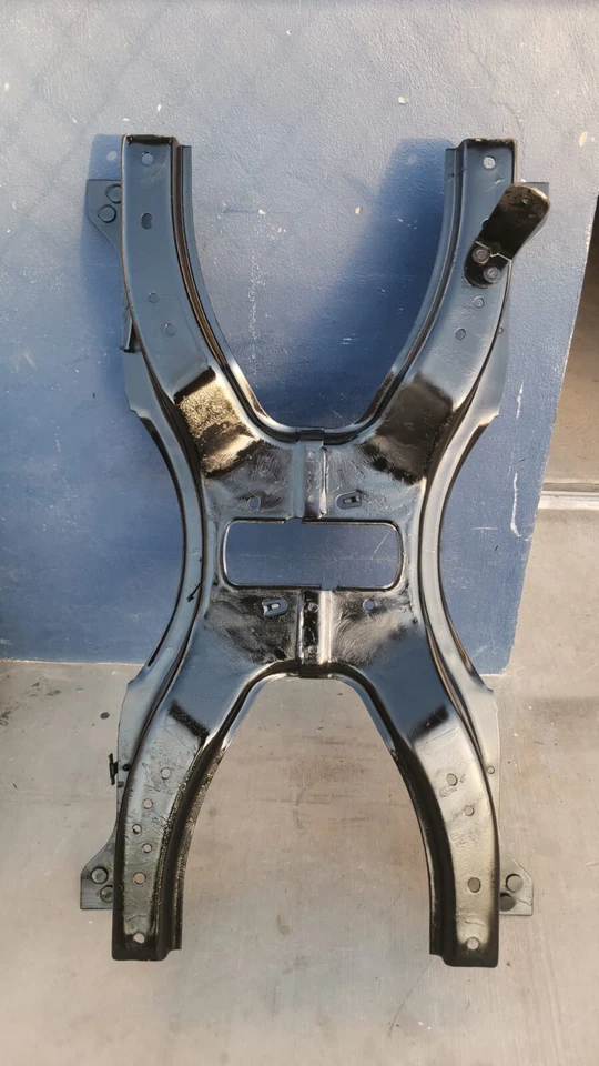 Cuadro transversal neumático de repuesto Ford F250 F350 Super Duty 1999-2004 Foto 4 de 4