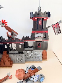 LEGO 8877 Castle - Vladek's Dark Fortress - 100% complete