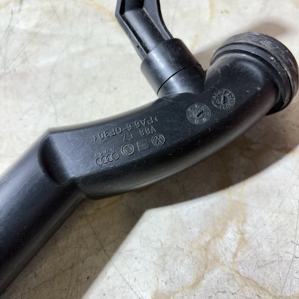 Water Pipe for Volkswagen Polo 2010 Genuine OEM — 第 2/4 张图片