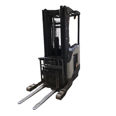 Crown RR5220-45 Narrow Aisle Reach Truck W/ Sideshift 4500Lbs Cap 210'' Lift 36V