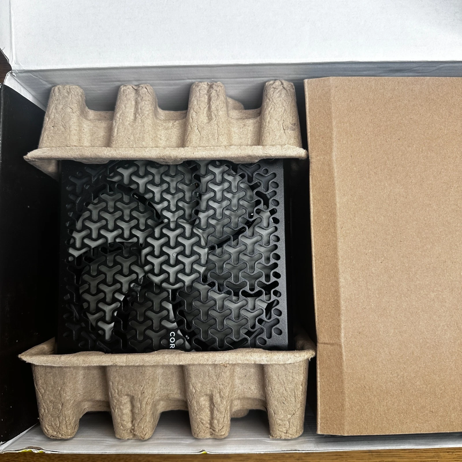 Corsair RM1000x 1000W ATX 3.1 power supply box and accessories layout