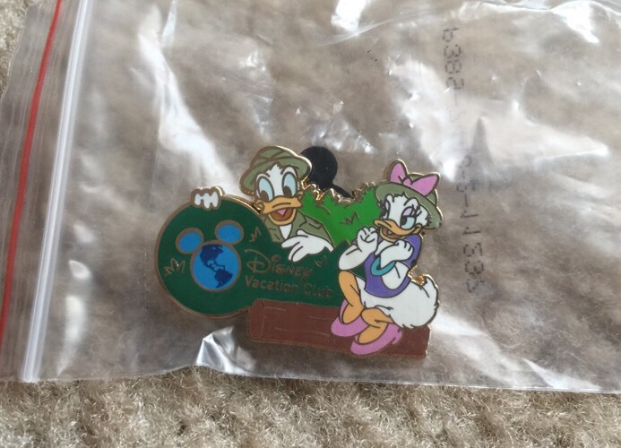 Disney Vacation Club Villas at Animal Kingdom Lodge Donald Daisy Kidani DVC Pin