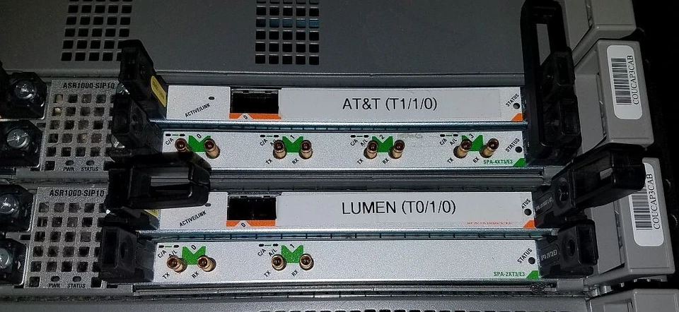 Router de agregación Cisco ASR1006 con 2x SPA-5X1GE-V2 2x SPA 1X10GE L V2 SPA-4XT3 Foto 3 de 4
