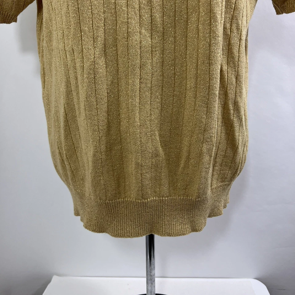 Suéter Sag Harbor Para Mujer Petite PL Manga Corta Dorado Cuello Simulado Ligero Foto 3 de 4