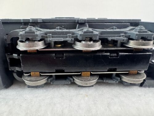 *SD40T-2 Southern Pacific powered locomotive - HO- Athearn- New/Vintage - Picture 12 of 13