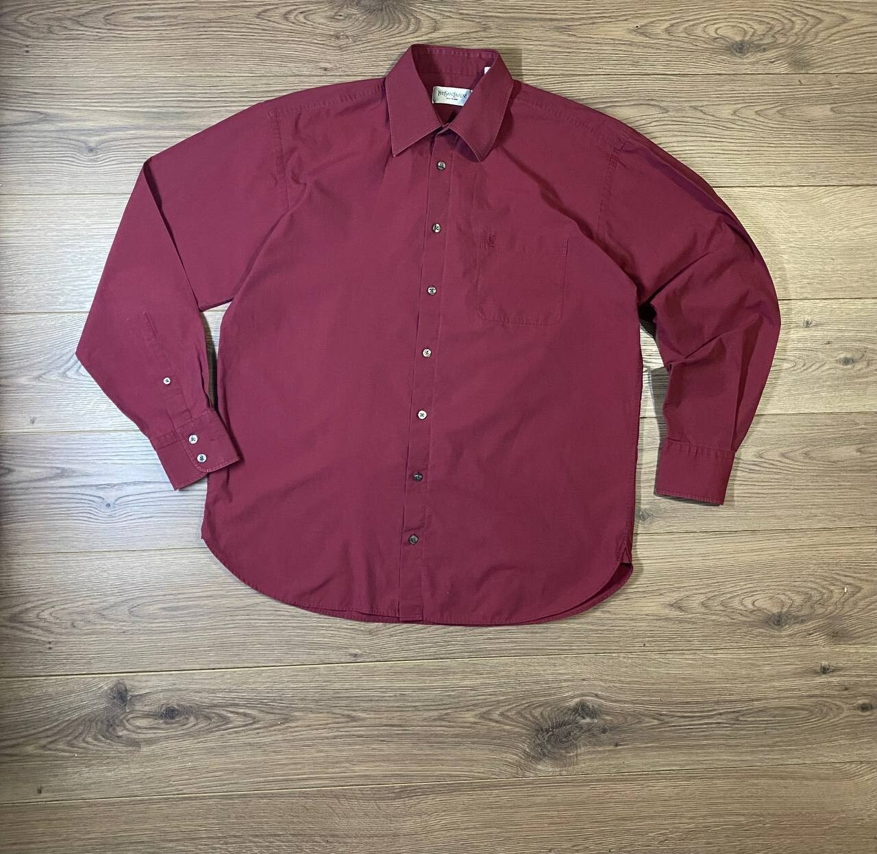 Camicia vintage Yves Saint Laurent con bottoni e logo bordeaux taglia M