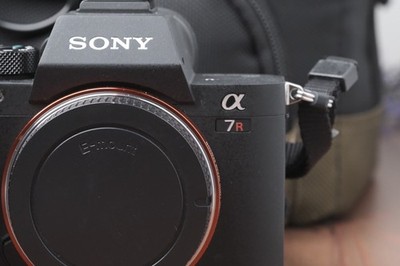 Sony Alpha a7R II 42.4MP Mirrorless Digital Camera With Charger And Bag