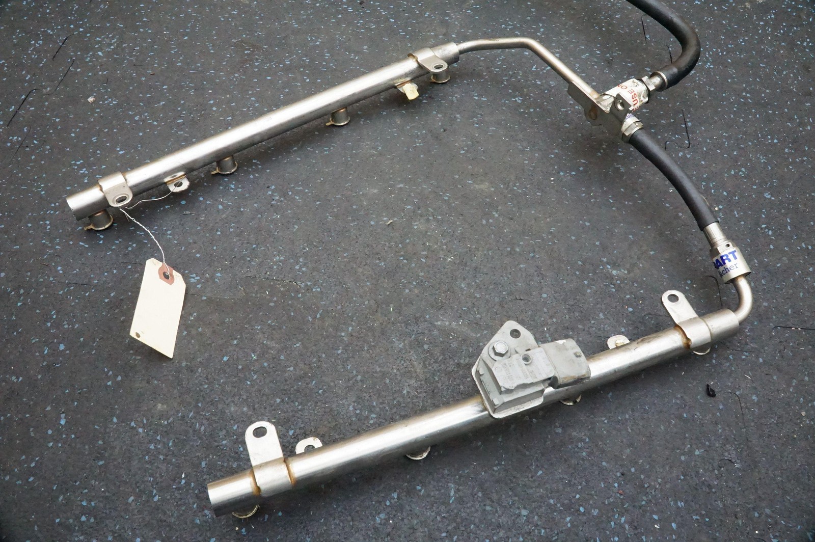 Gas Fuel Injector Rail Left Right Assembly 00420401-2 11K0210CP McLaren 650S