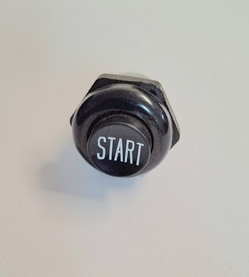 Startknopf  Start Taster Drucktaster schwarz Aufschrift START, IFA T174 Famulus