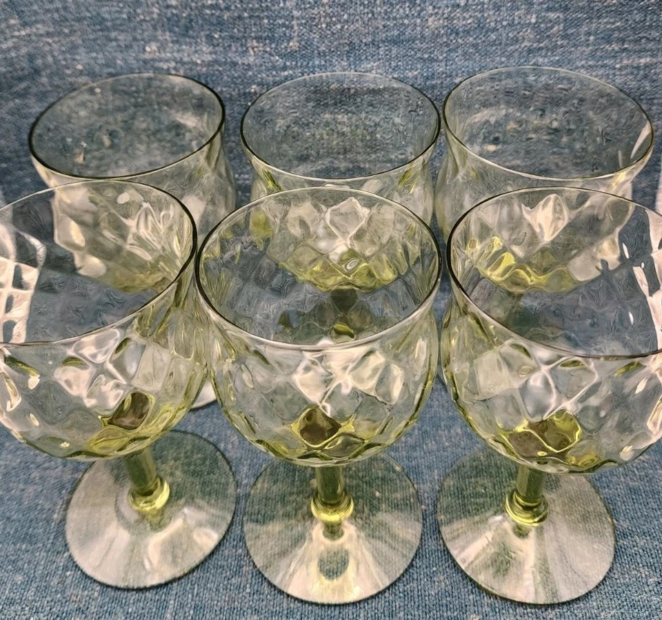Juego de 6 vasos facetados verdes vintage de 5 pulgadas de alto Foto 3 de 4