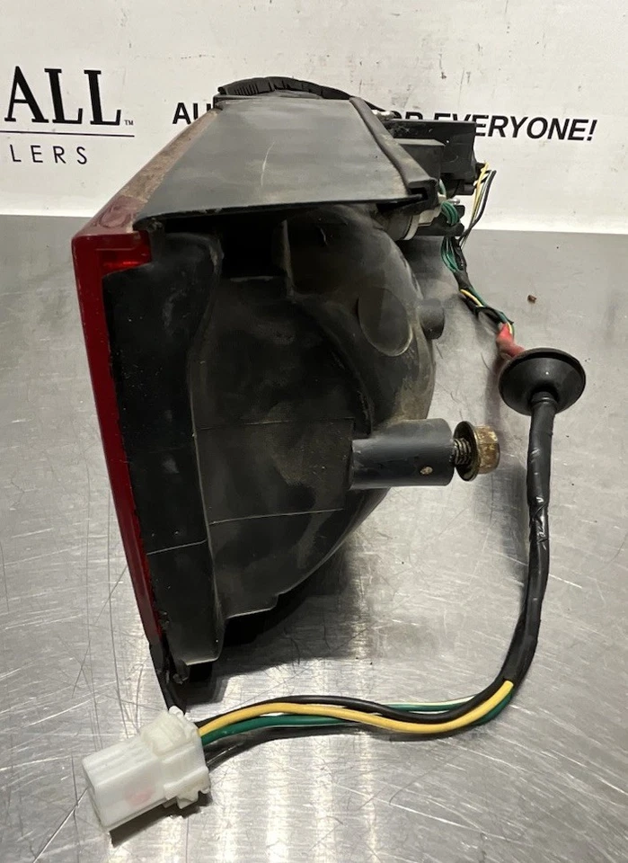 Juego de 2 luces traseras izquierda y derecha Dodge Stealth 1991-1996 molduras negras OEM Foto 3 de 4