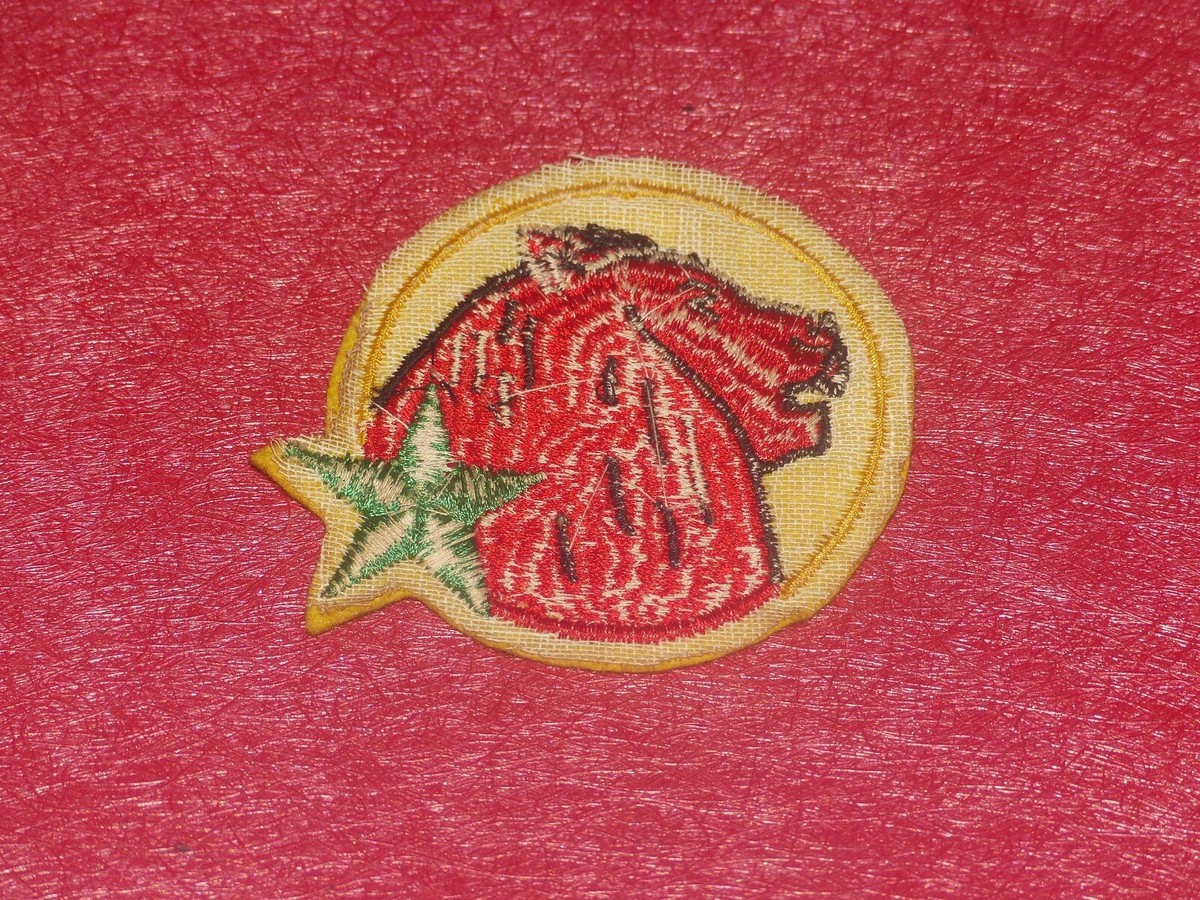 SPORT COLLECTION - JEUX OLYMPIQUES ORIGINAL COMITE MADAGASCAR Ca 1964 Patch Rare SPORT COLLECTION - JEUX OLYMPIQUES ORIGINAL COMITE MADAGASCAR Ca 1964 Patch Rare