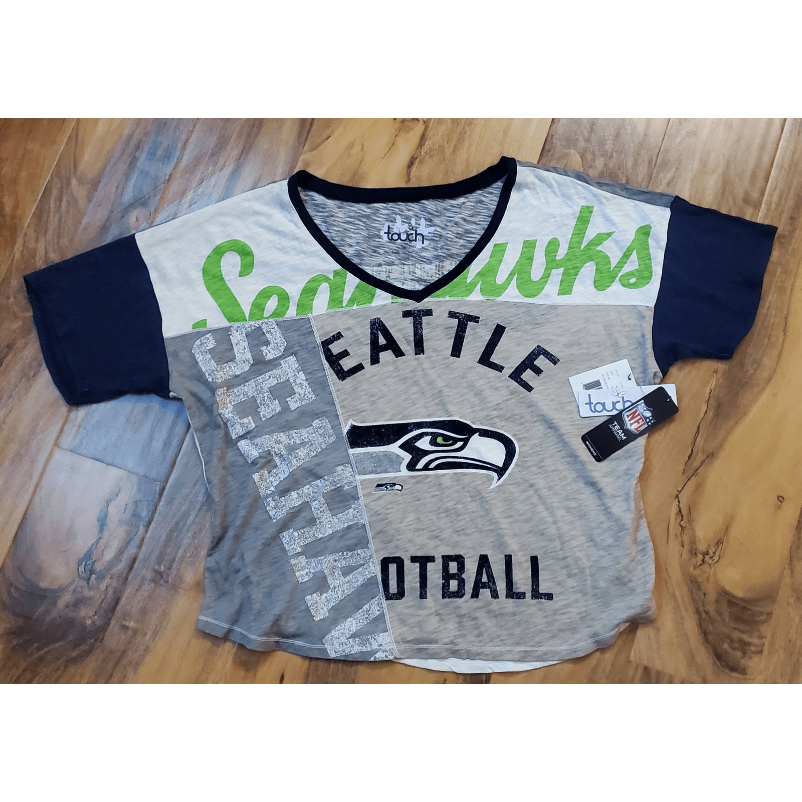 Seahawks Seattle T Shirt NWT Medium. Lightweight. Game day. WA team. New