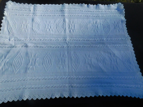 Couverture de pépinière blanche tricotée vintage faite à la main 35" x 27" - Photo 1 sur 5