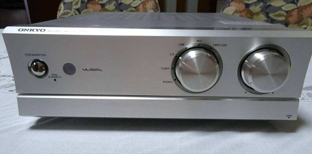 Onkyo A-933 Integrated Amplifier Unit Only used Silver