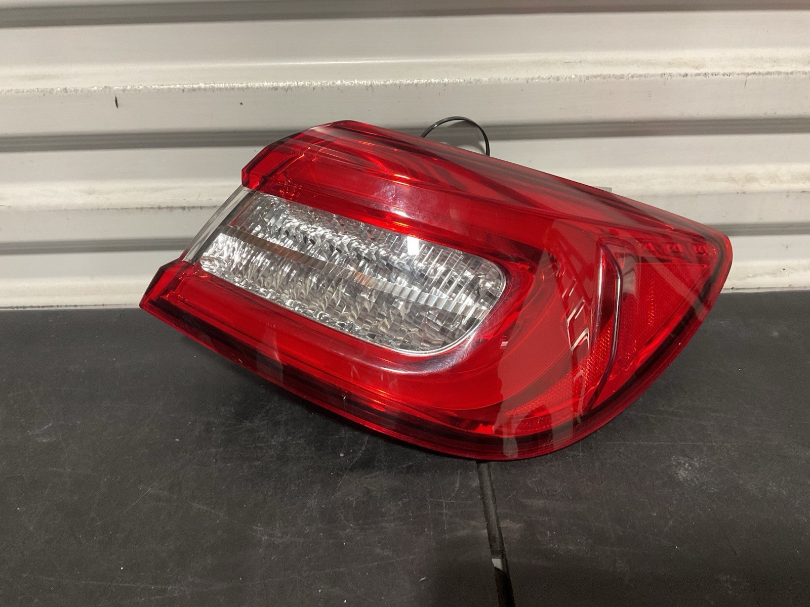 2014 2016 2018 2020 2021 MASERATI QUATTROPORTE RIGHT TAIL LIGHT OEM USED